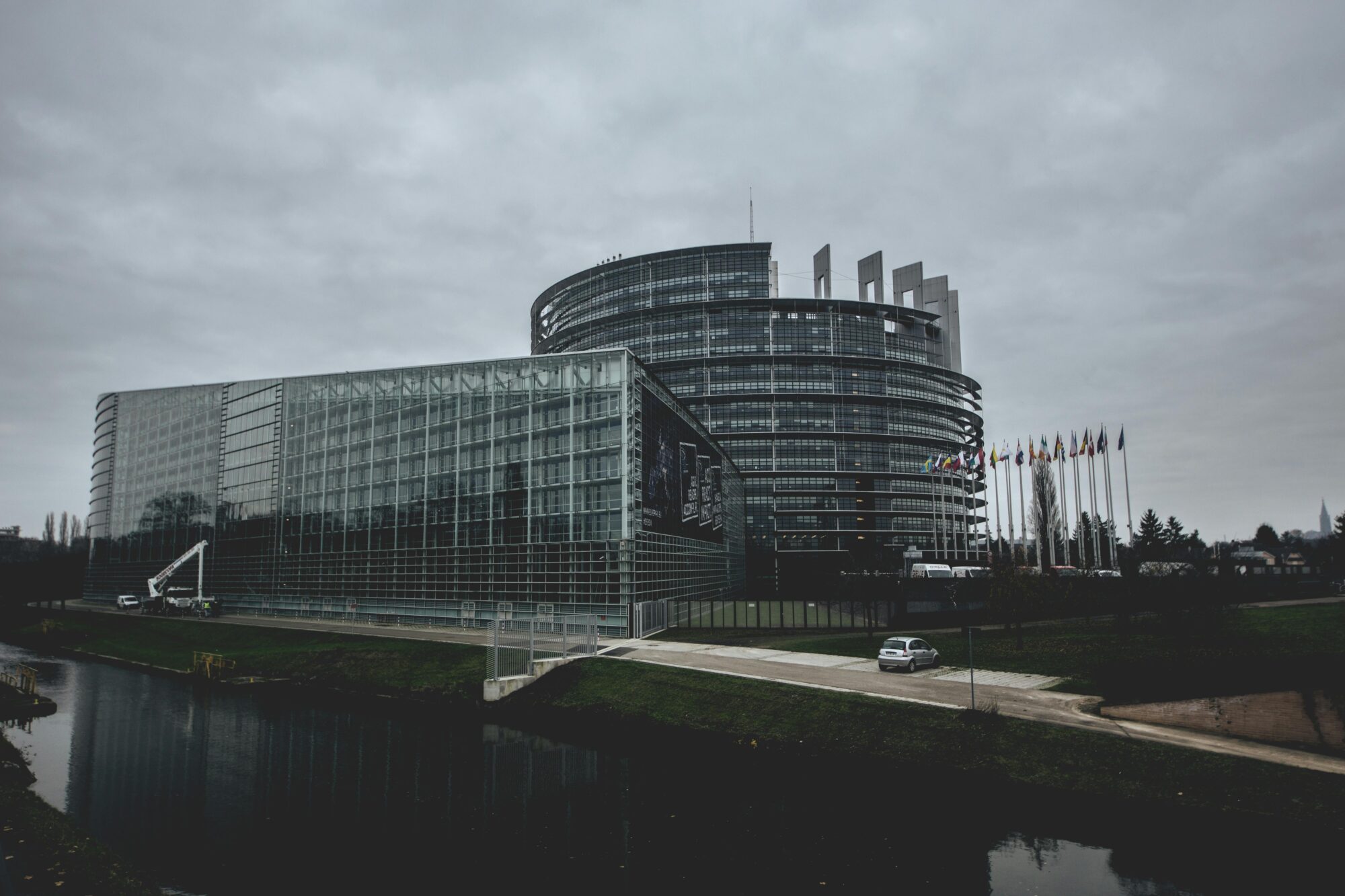 Komisja Europejska oferuje wakaty. Ciągle nas tam brakuje