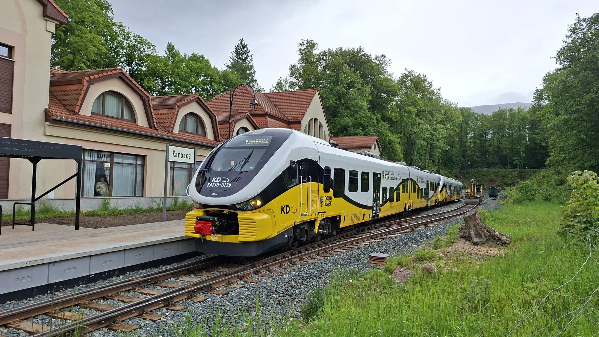 Koleją przez Dolny Śląsk! Karpacz wraca po 25 latach do rozkładu jazdy