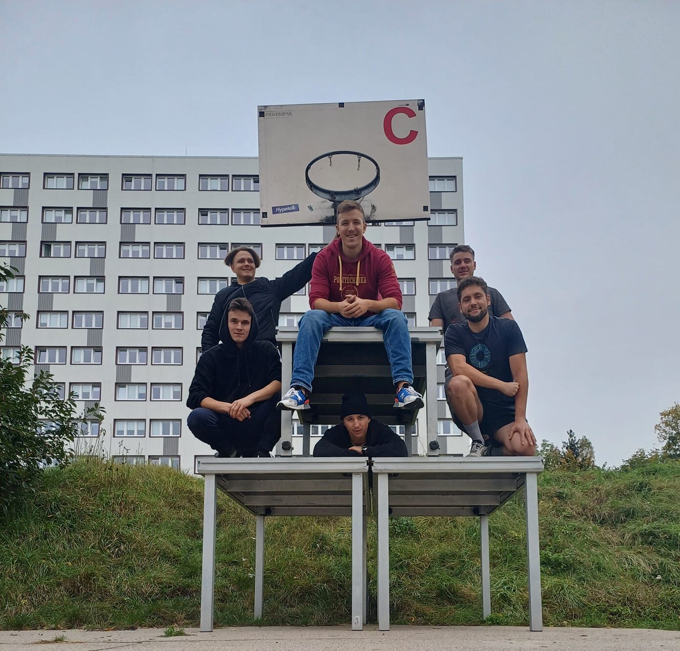 „Nie ma naprawdę tego stereotypowego myślenia o akademikach” – rozmowa