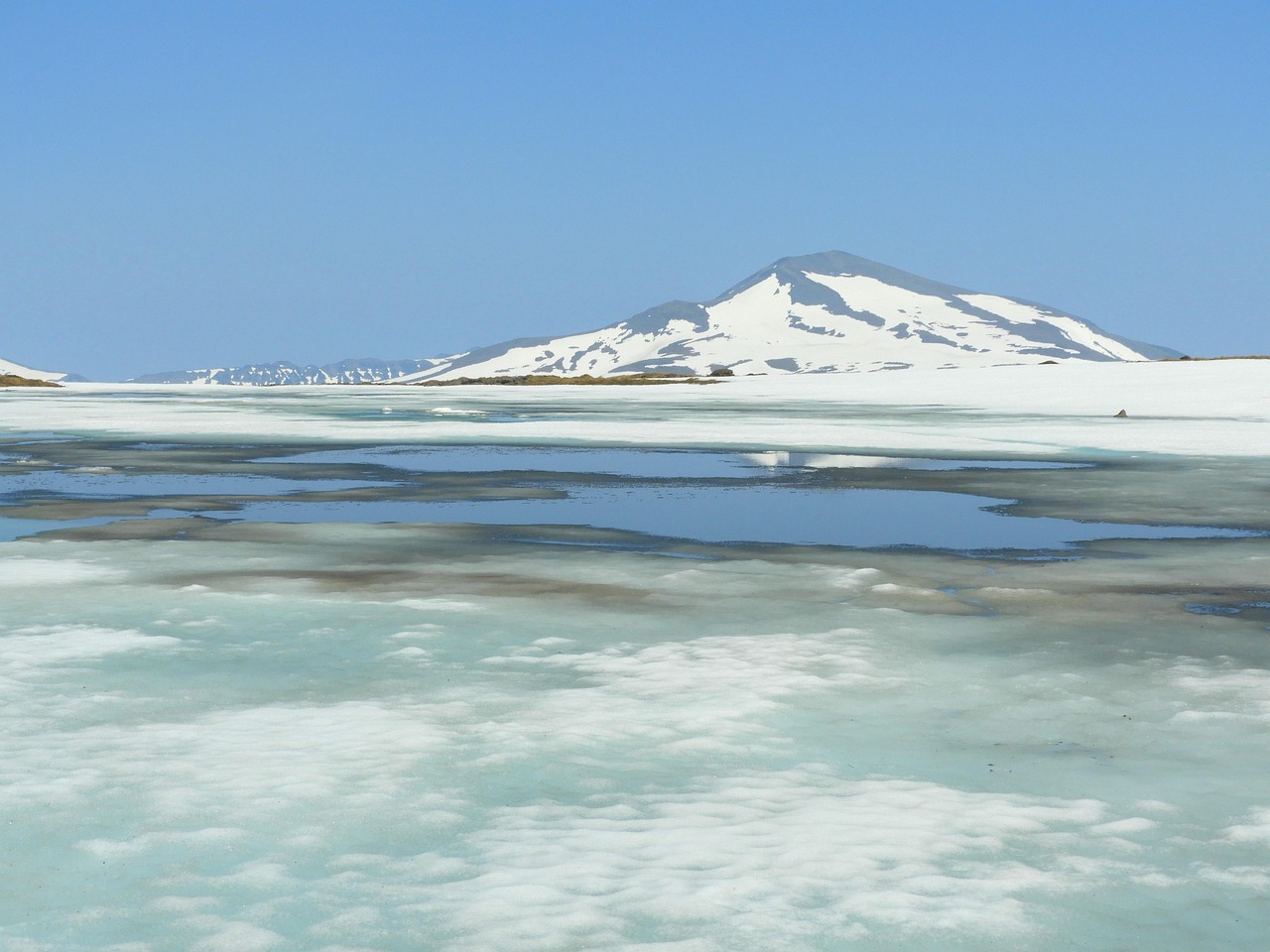 Ocean kontra Antarktyda – jak ocean topi lód?