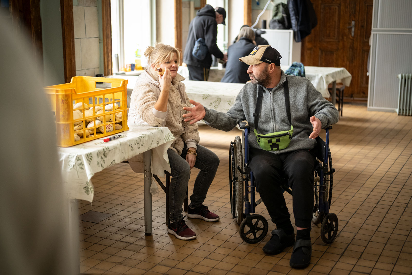 Jednego spotkała kara za pomoc, drugi tworzy z kamienia symbol solidarności