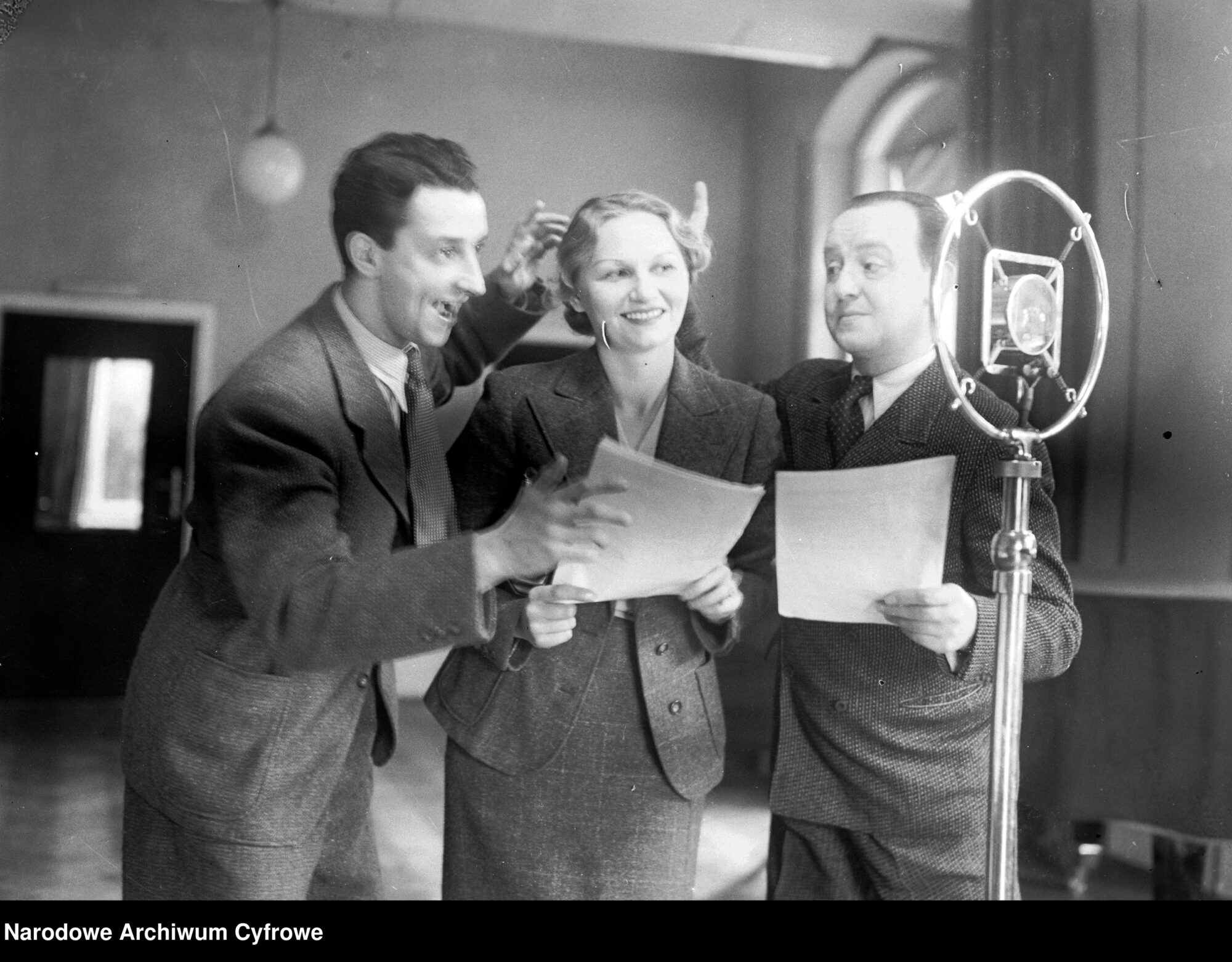 Świętujemy Dzień Radia! Jak narodziła się polska radiofonia?