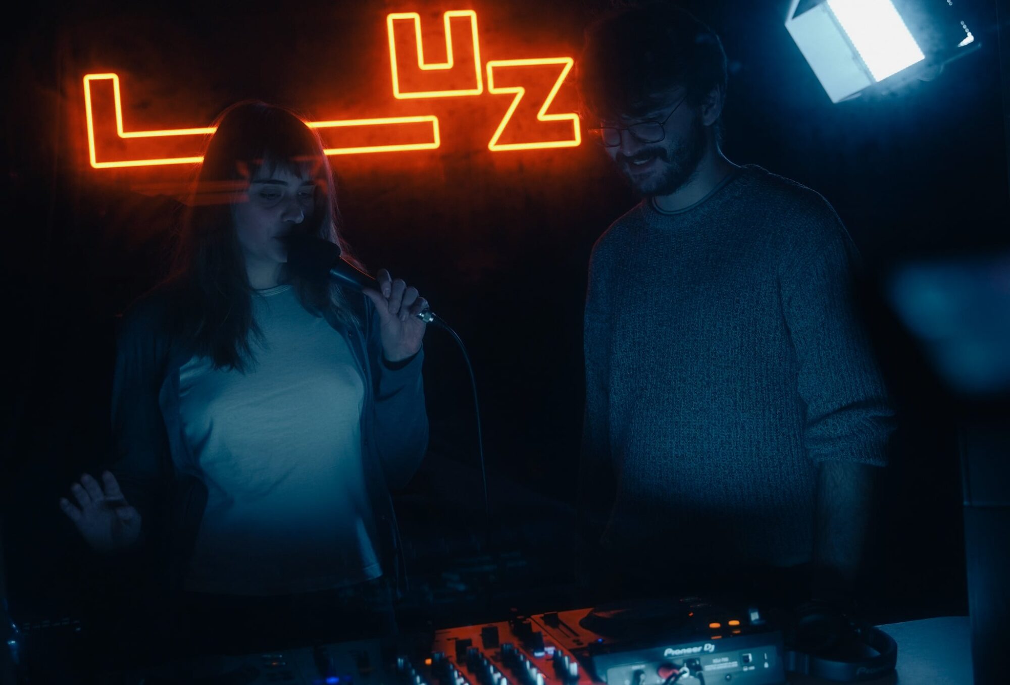 Wolę tworzyć po polsku – wywiad z kachą z Coals