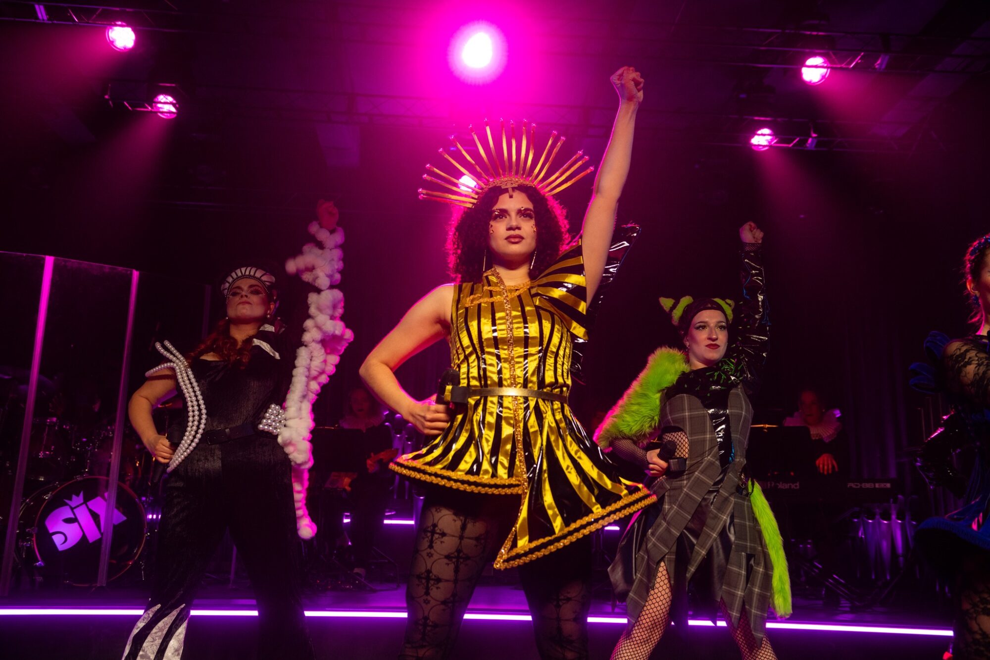 TOP 6 ŻON HENRYKA VIII – wstępne wrażenia o musicalu SIX w Teatrze Dialogu