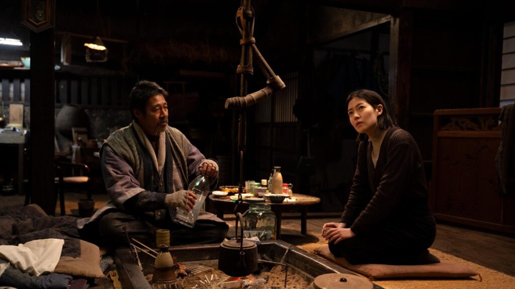 Dwie pory roku, dwoje nieznajomych Shô Miyake Two Seasons, Two Strangers / Tabi to Hibi Japonia 2025 / 89’, Nowe Horyzonty presspack