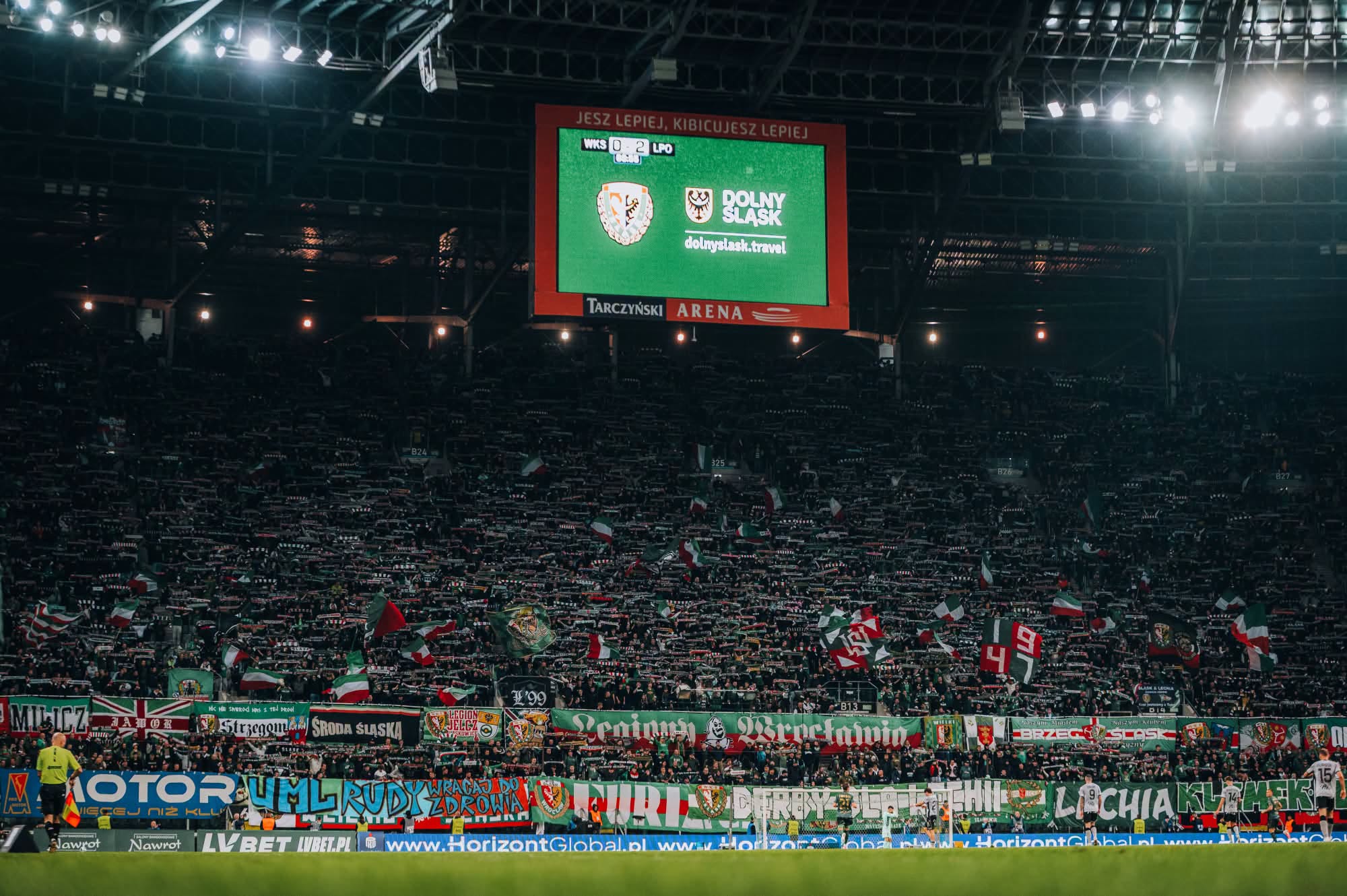Telefon za książkę? Literatura wchodzi na stadion